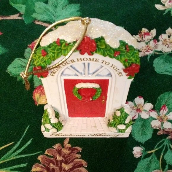 Dayspring Festive Red Door Holiday Ornament 2009 - Picture 3 of 4